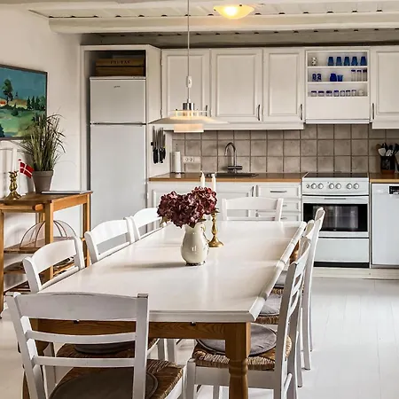 Semesterbostad 4 Bedroom Beautiful In *